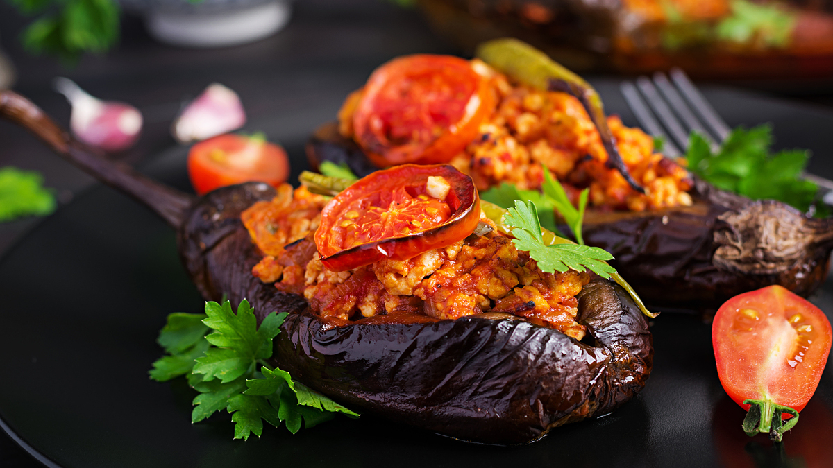 Authentic Turkish Karnıyarık Recipe – Stuffed Eggplant with Ground Beef